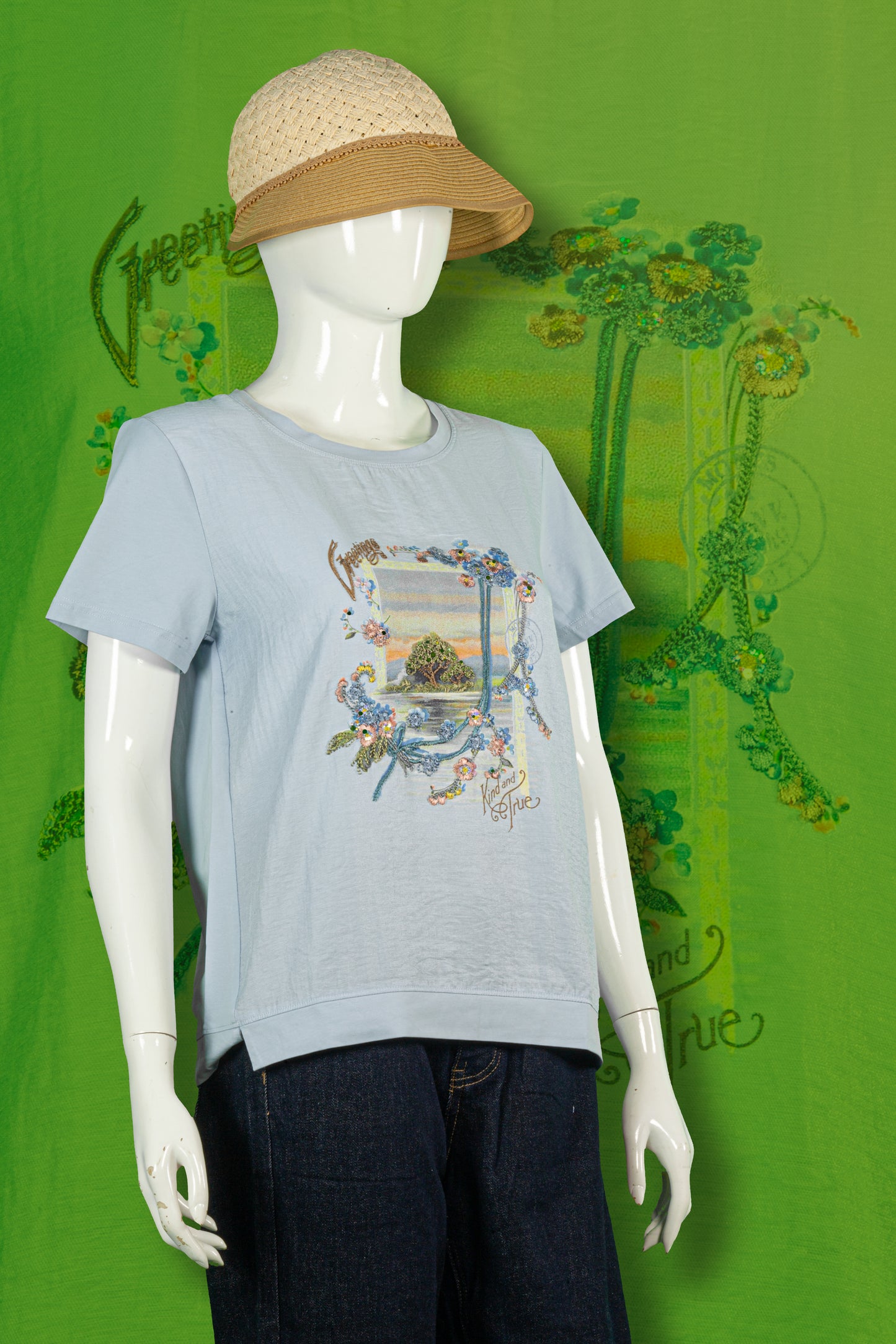 T-Shirt Sulam Motif Pohon dalam Bingkai