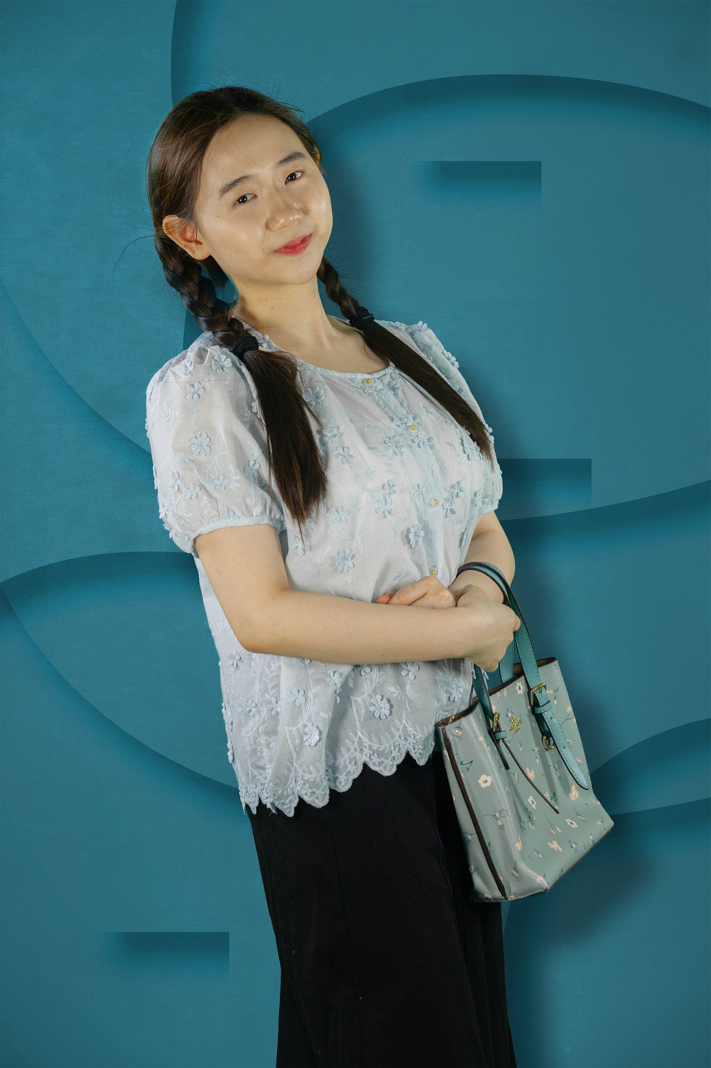 Blouse Bordir Motif Tangkai Bunga