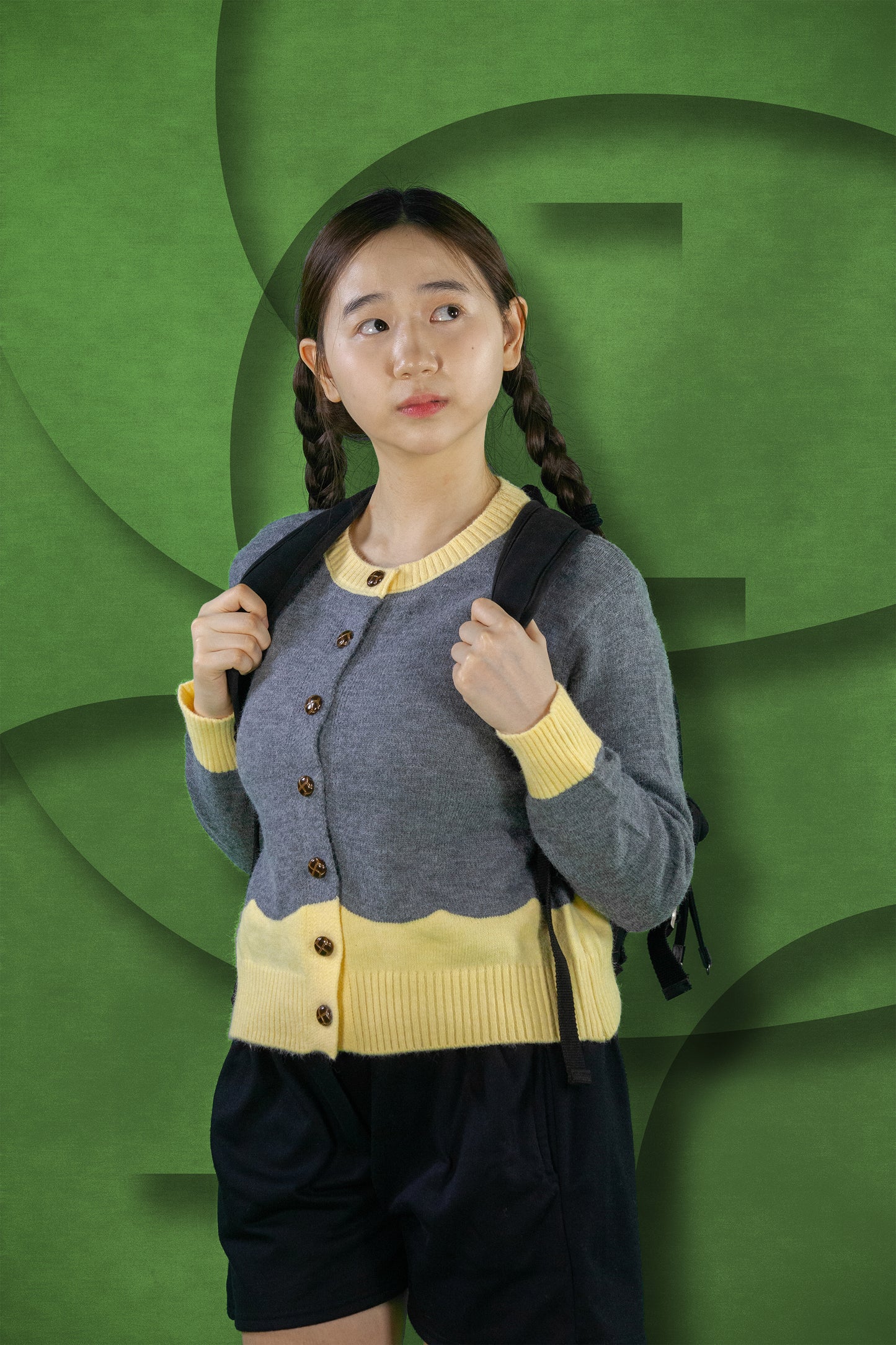 Cardigan Rajut Two Tone Motif Bear Badge