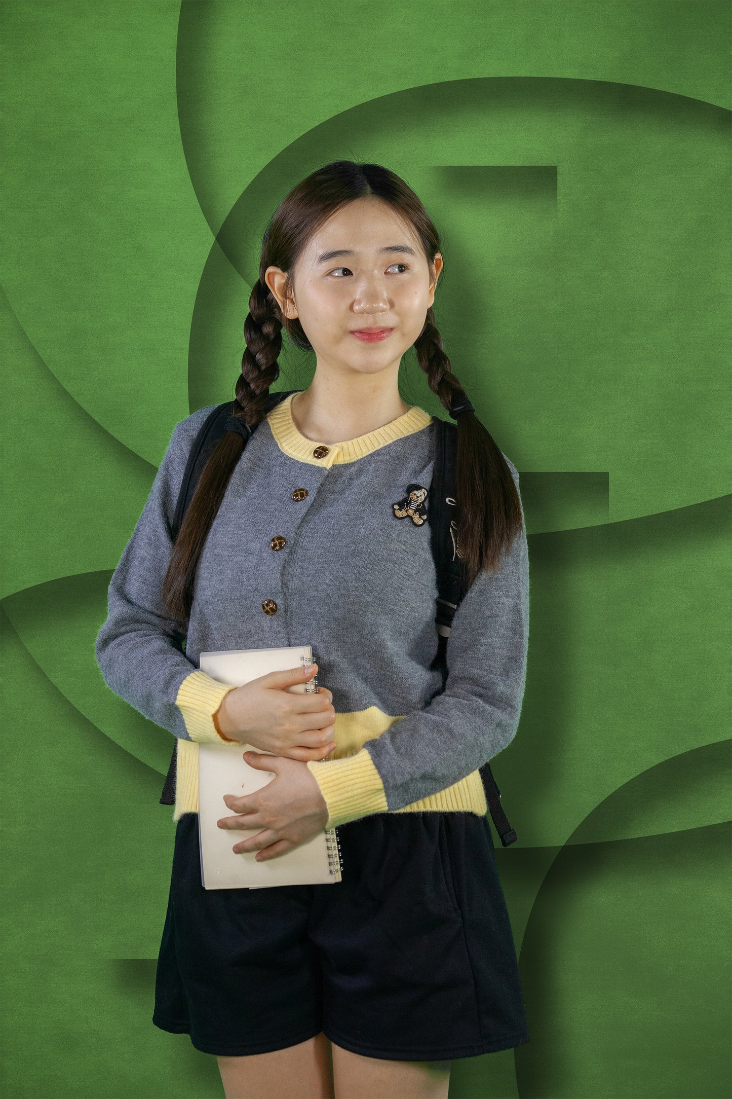 Cardigan Rajut Two Tone Motif Bear Badge