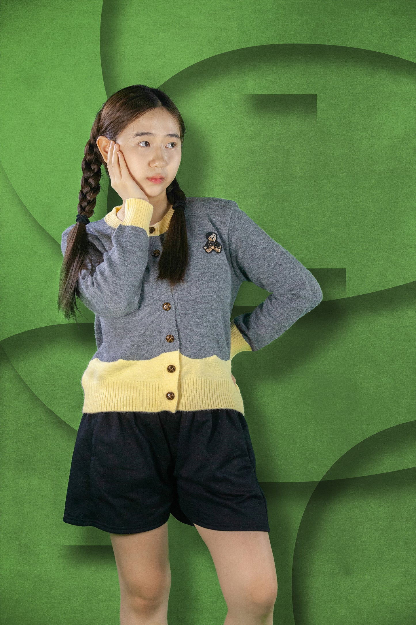 Cardigan Rajut Two Tone Motif Bear Badge