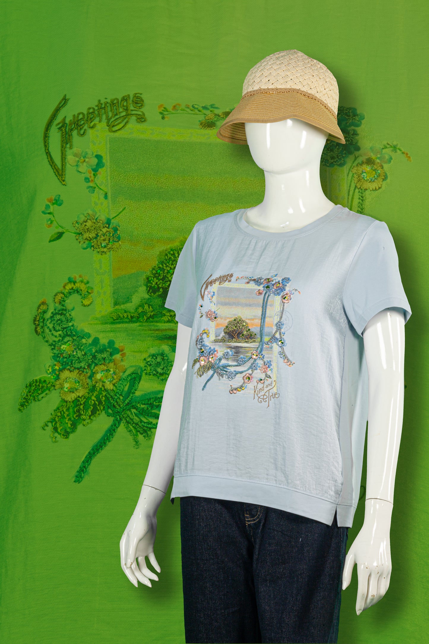 T-Shirt Sulam Motif Pohon dalam Bingkai