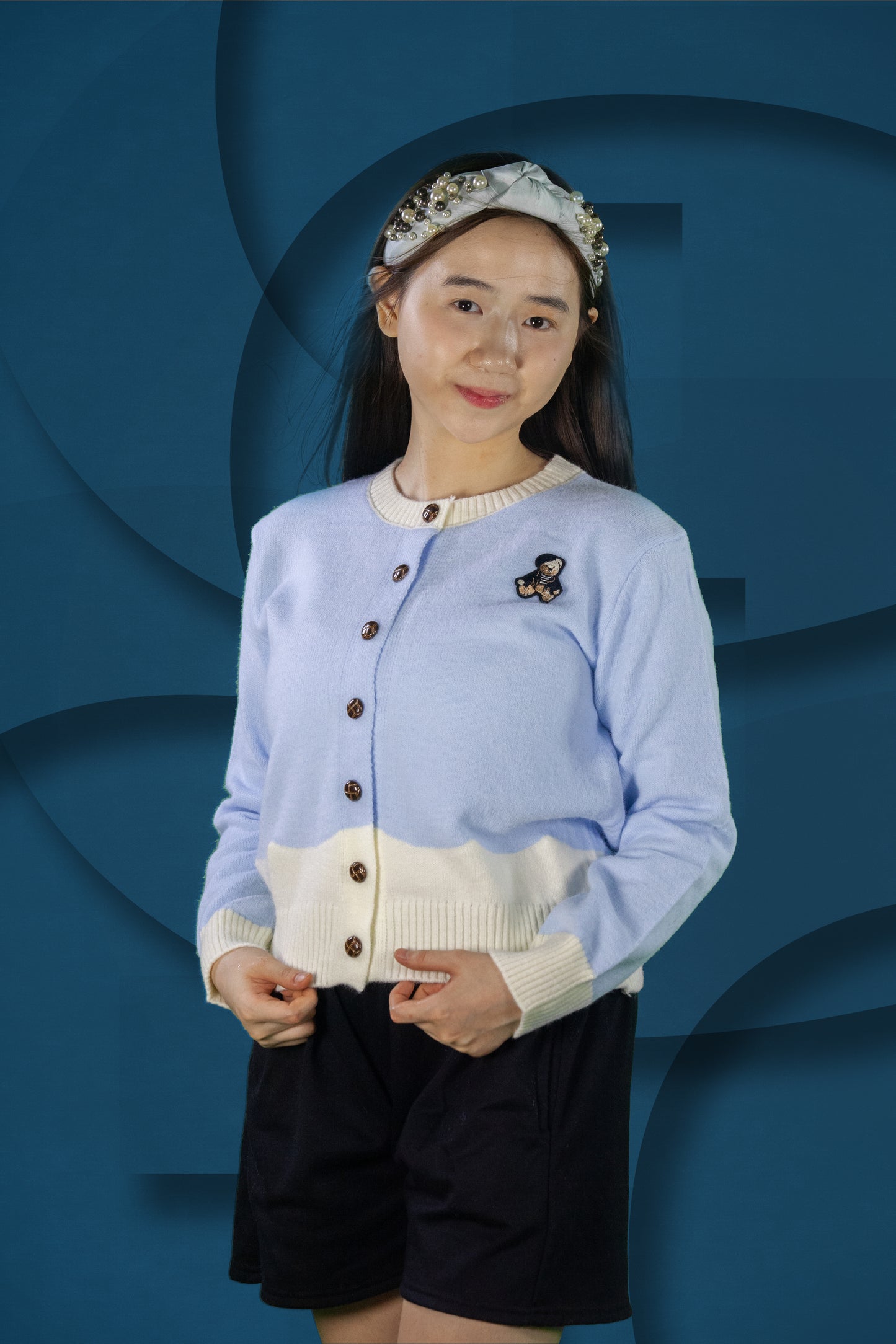 Cardigan Rajut Two Tone Motif Bear Badge