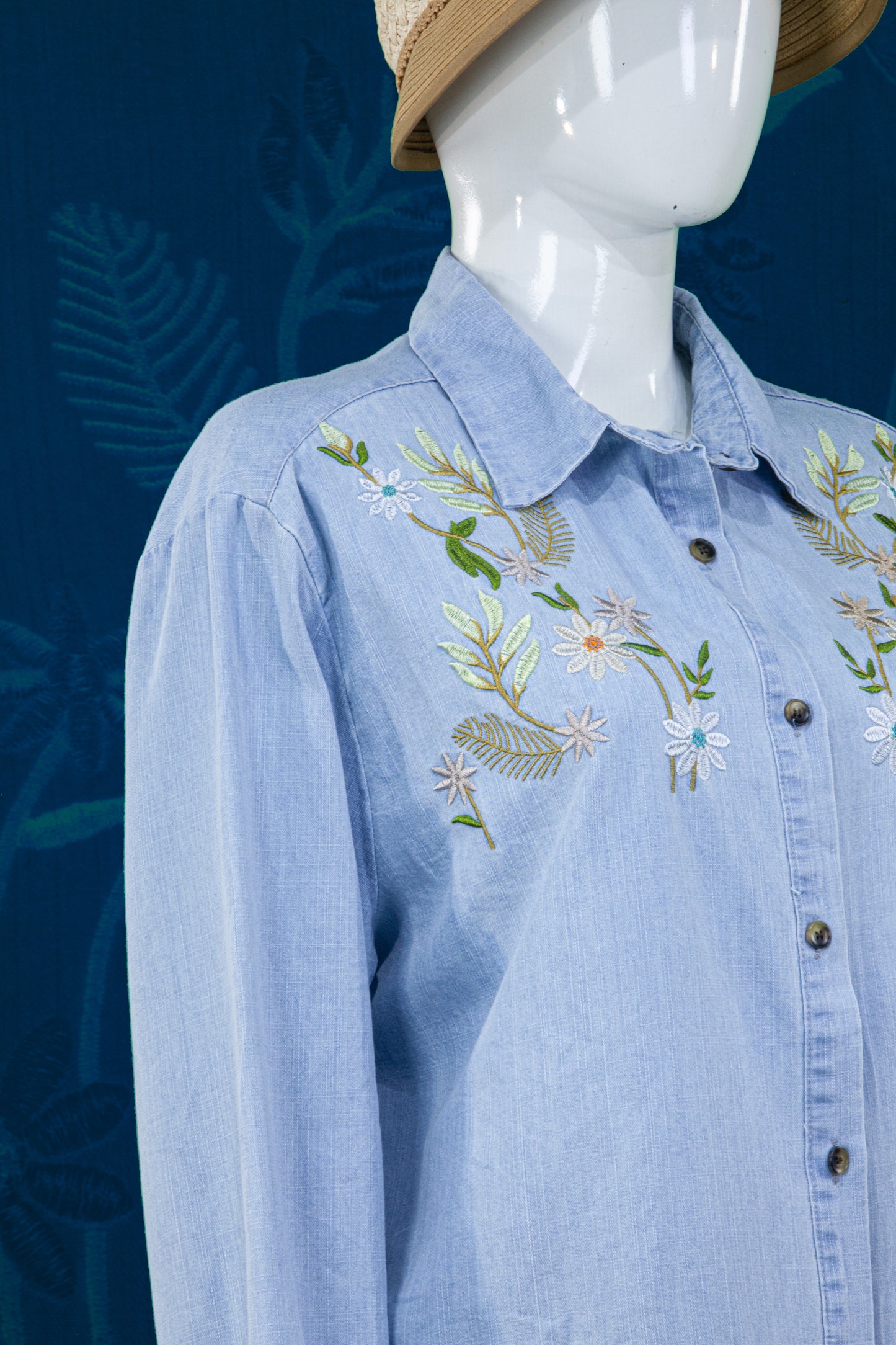 Blouse Motif Bunga di Pundak