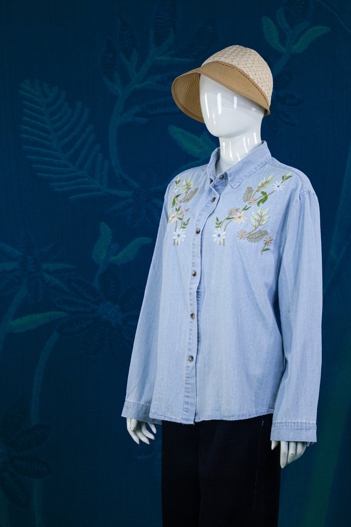 Blouse Motif Bunga di Pundak