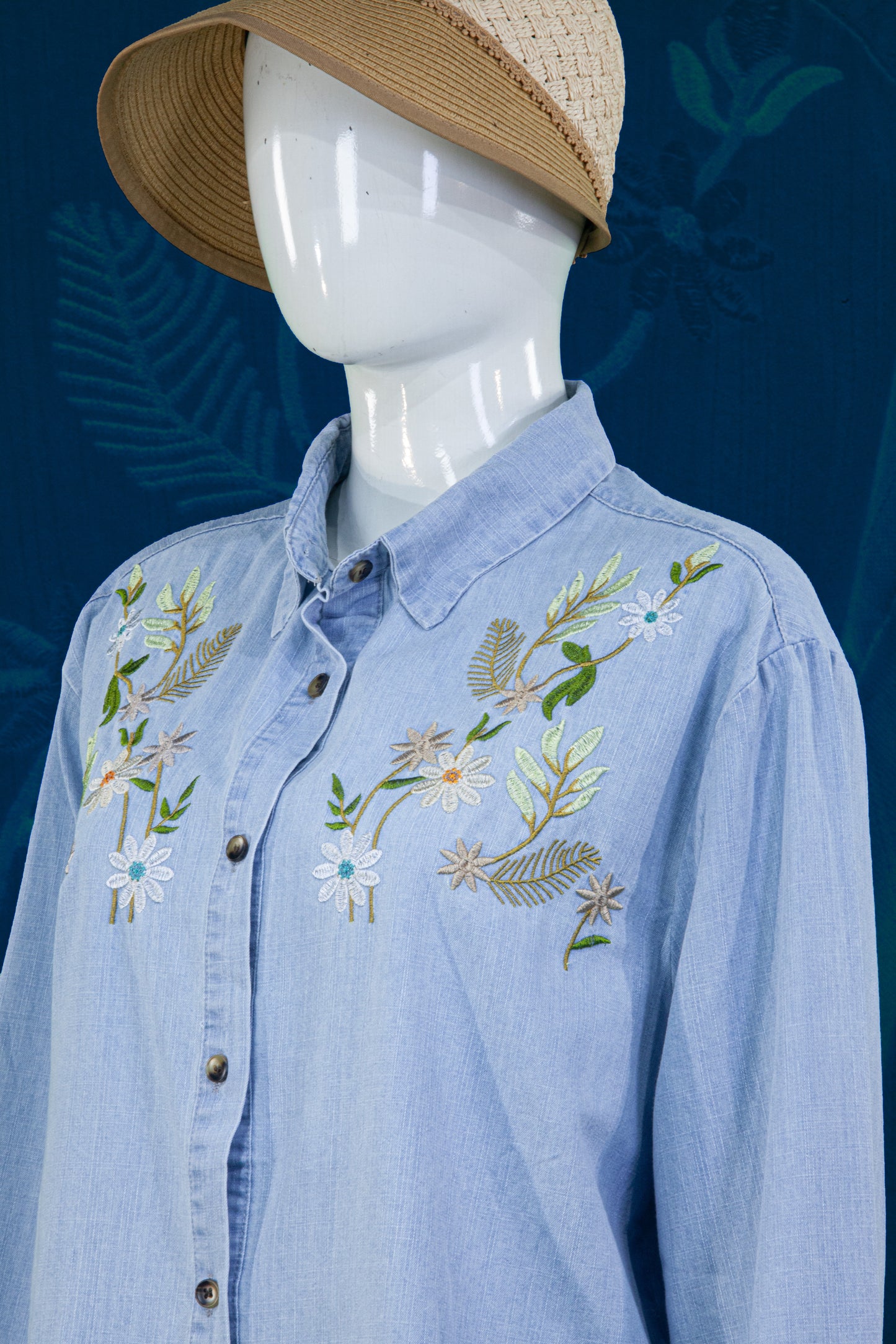 Blouse Motif Bunga di Pundak