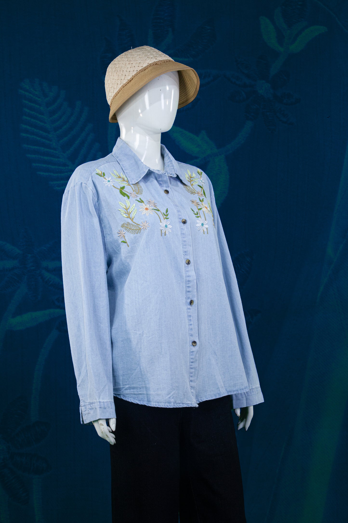 Blouse Motif Bunga di Pundak