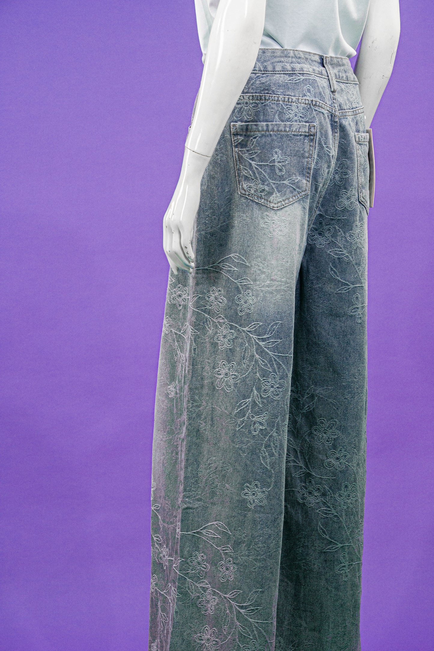 Celana Panjang Soft Jeans Motif Bunga Emboss