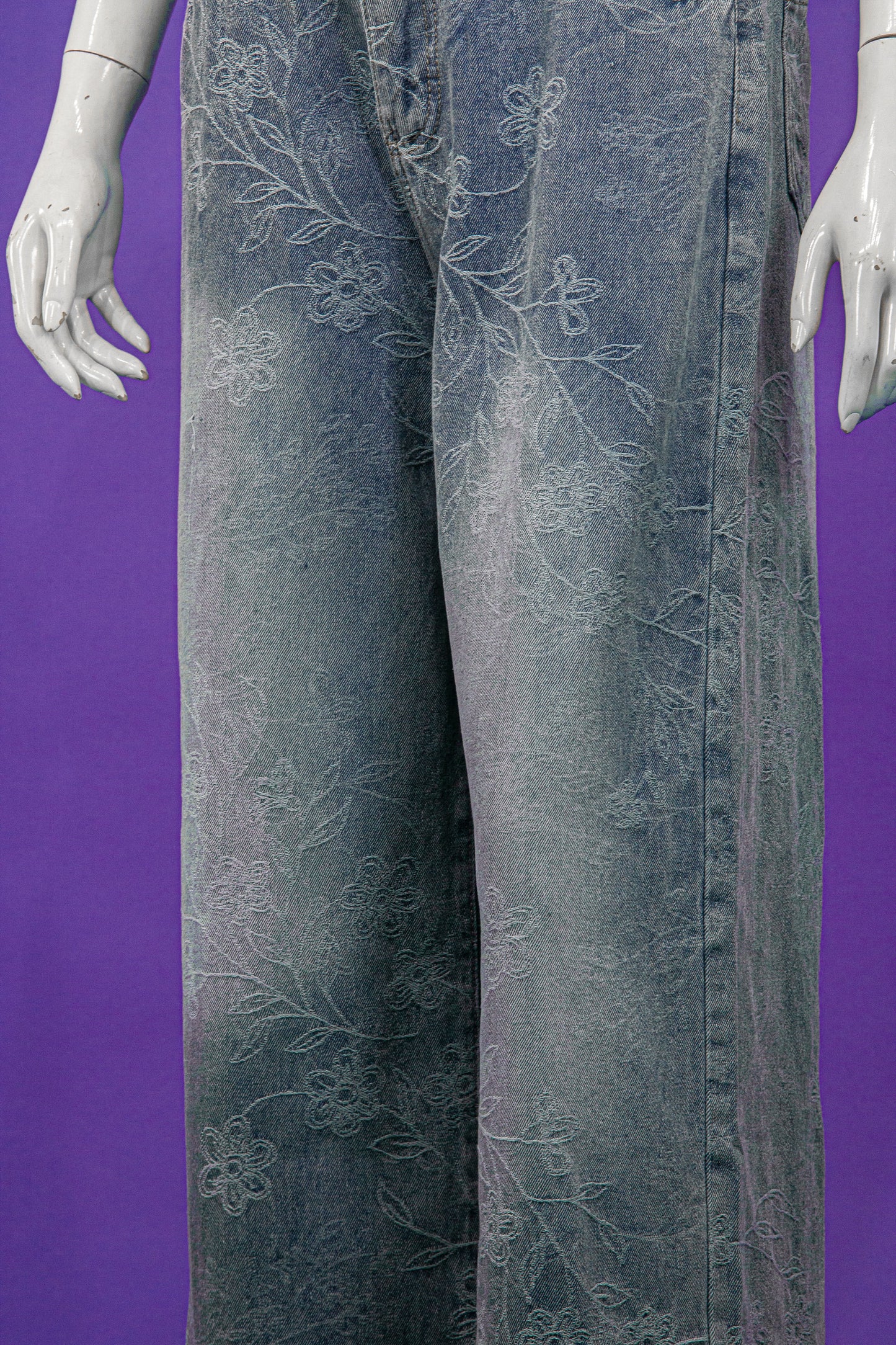 Celana Panjang Soft Jeans Motif Bunga Emboss