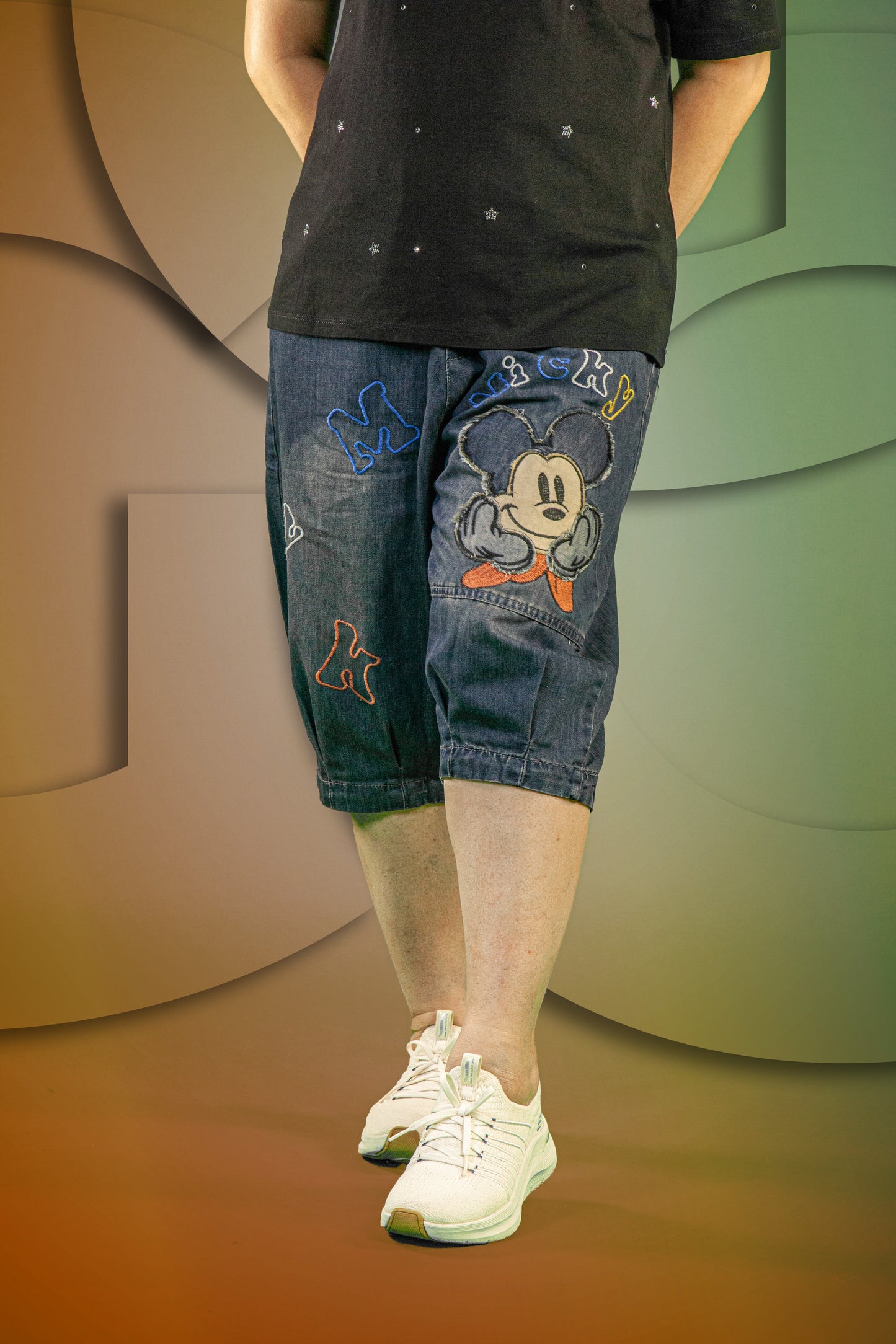 Celana Soft Jeans Motif Wondering Mickey
