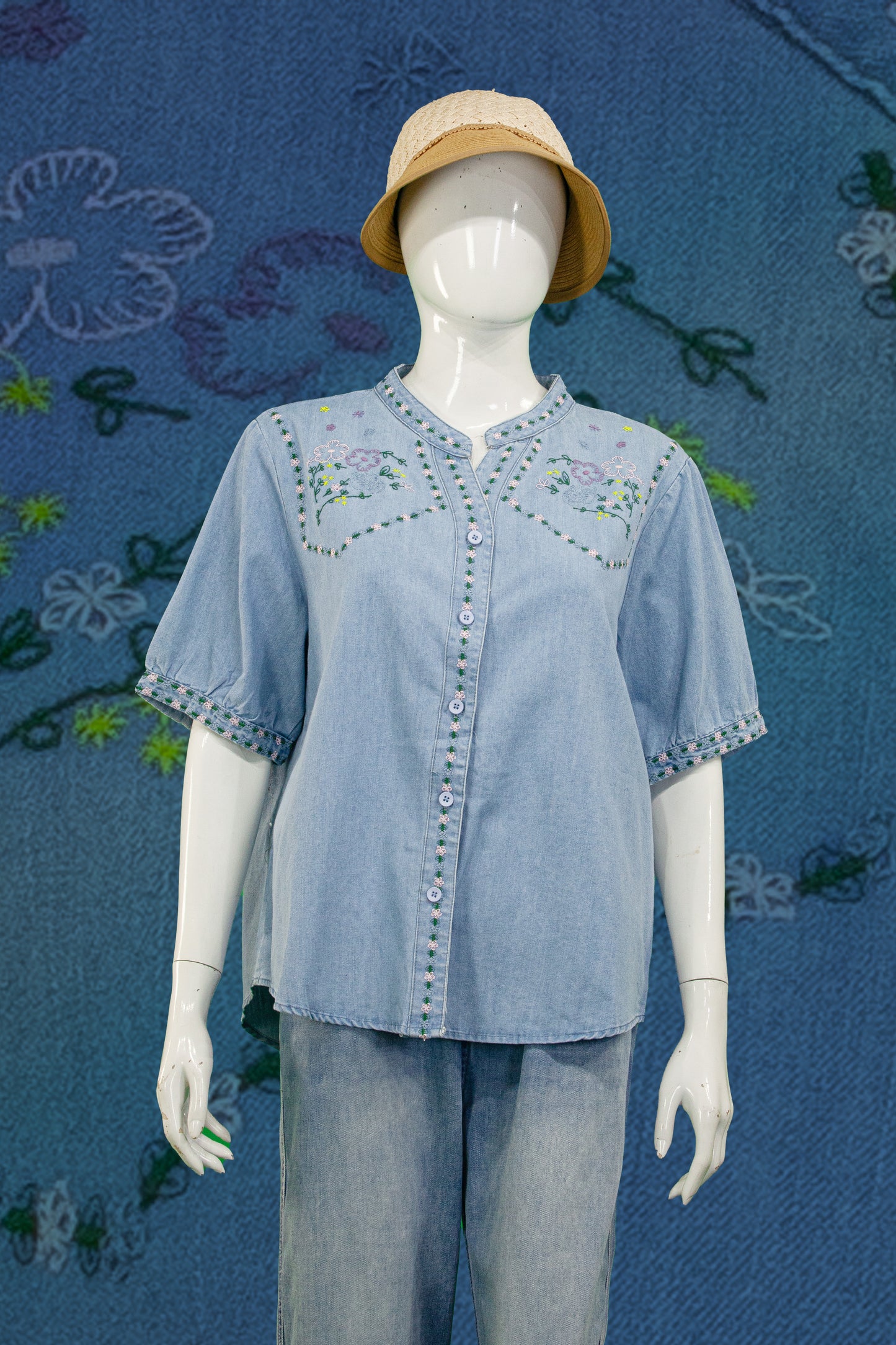 Kemeja Soft Jeans Motif Bunga di Bahu