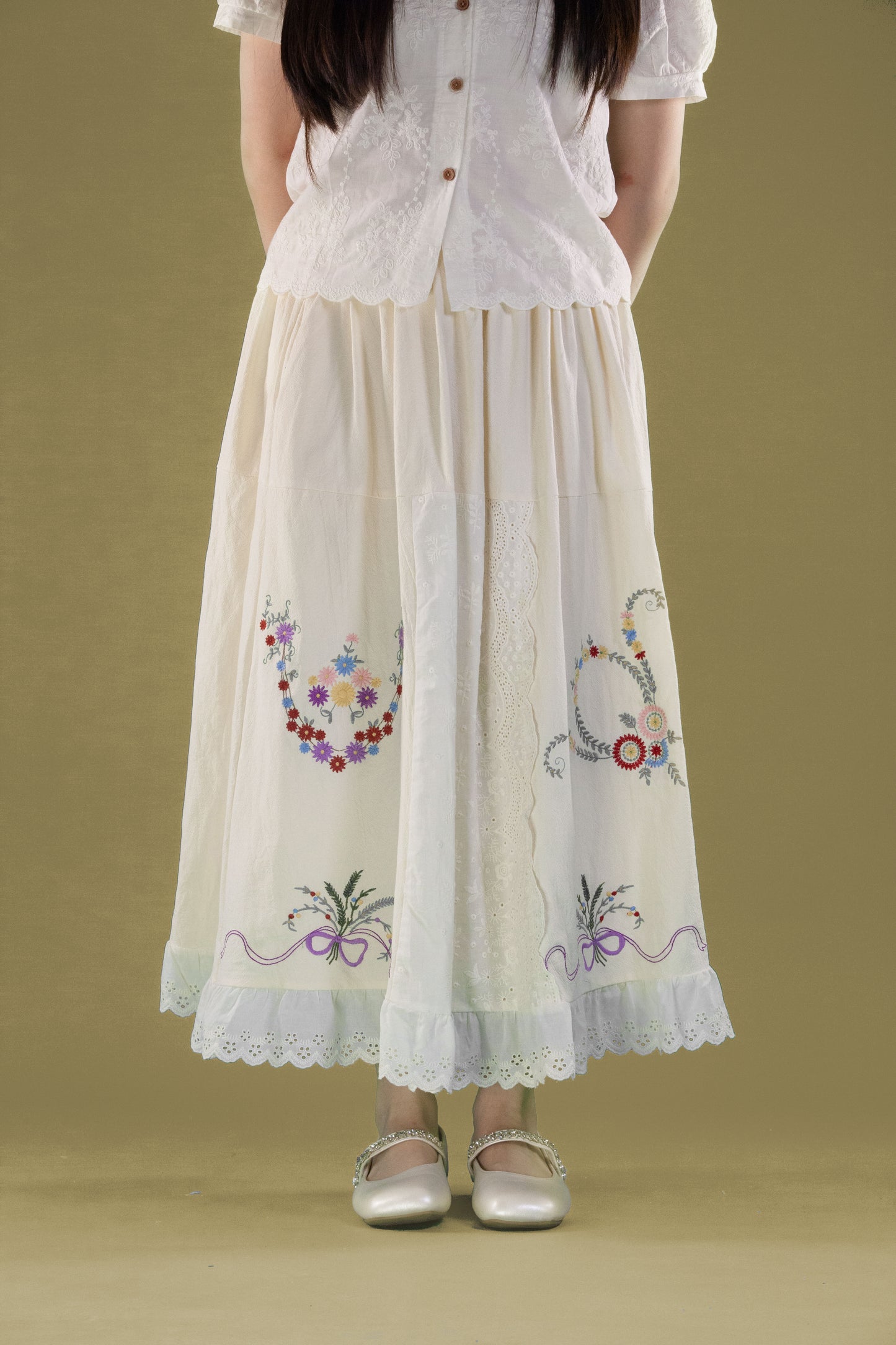 Rok Panjang Brukat Motif Rangakian Bunga