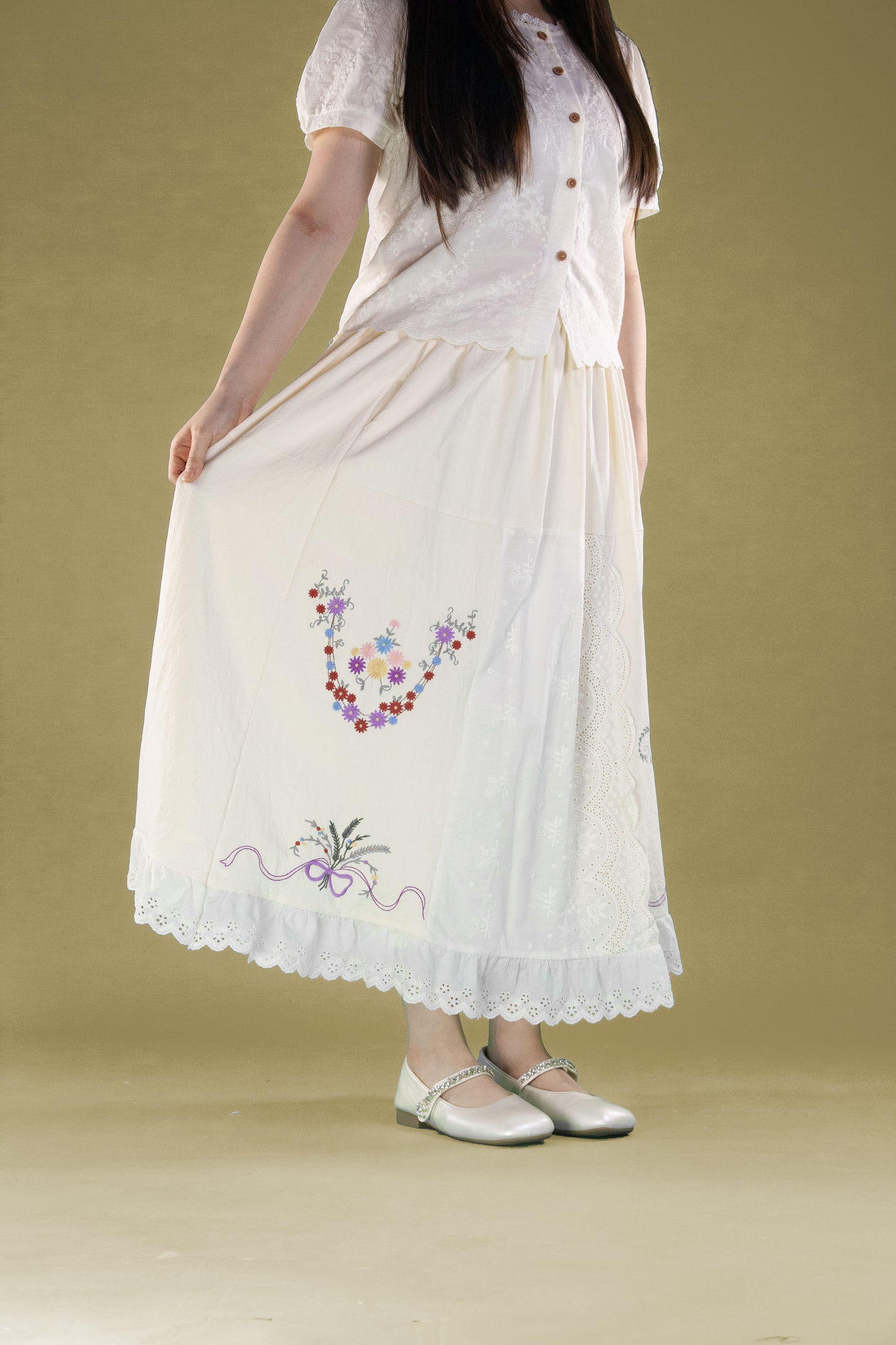 Rok Panjang Brukat Motif Rangakian Bunga