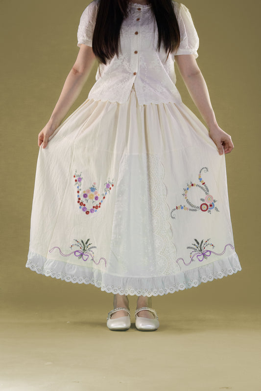 Rok Panjang Brukat Motif Rangakian Bunga