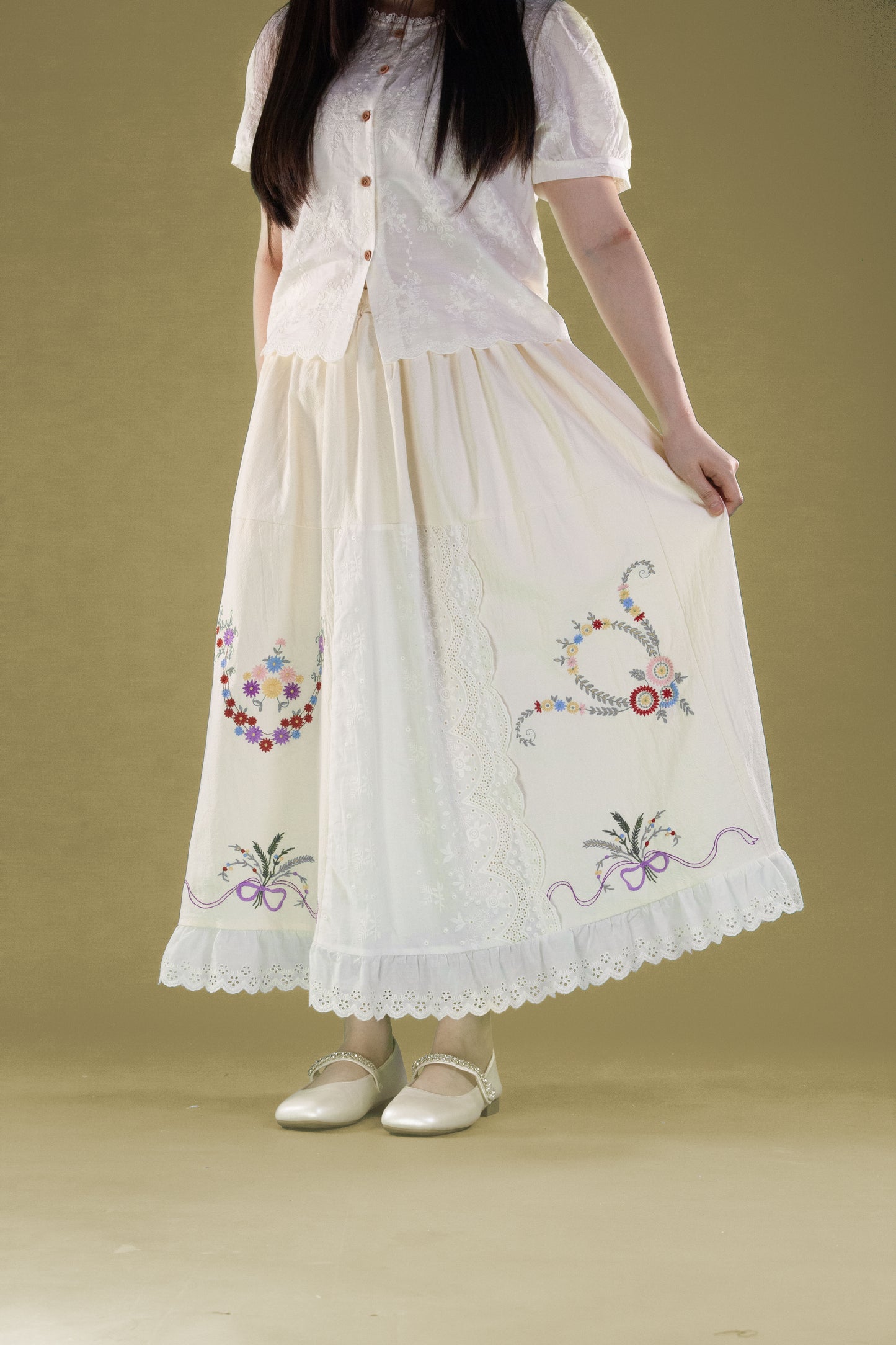 Rok Panjang Brukat Motif Rangakian Bunga