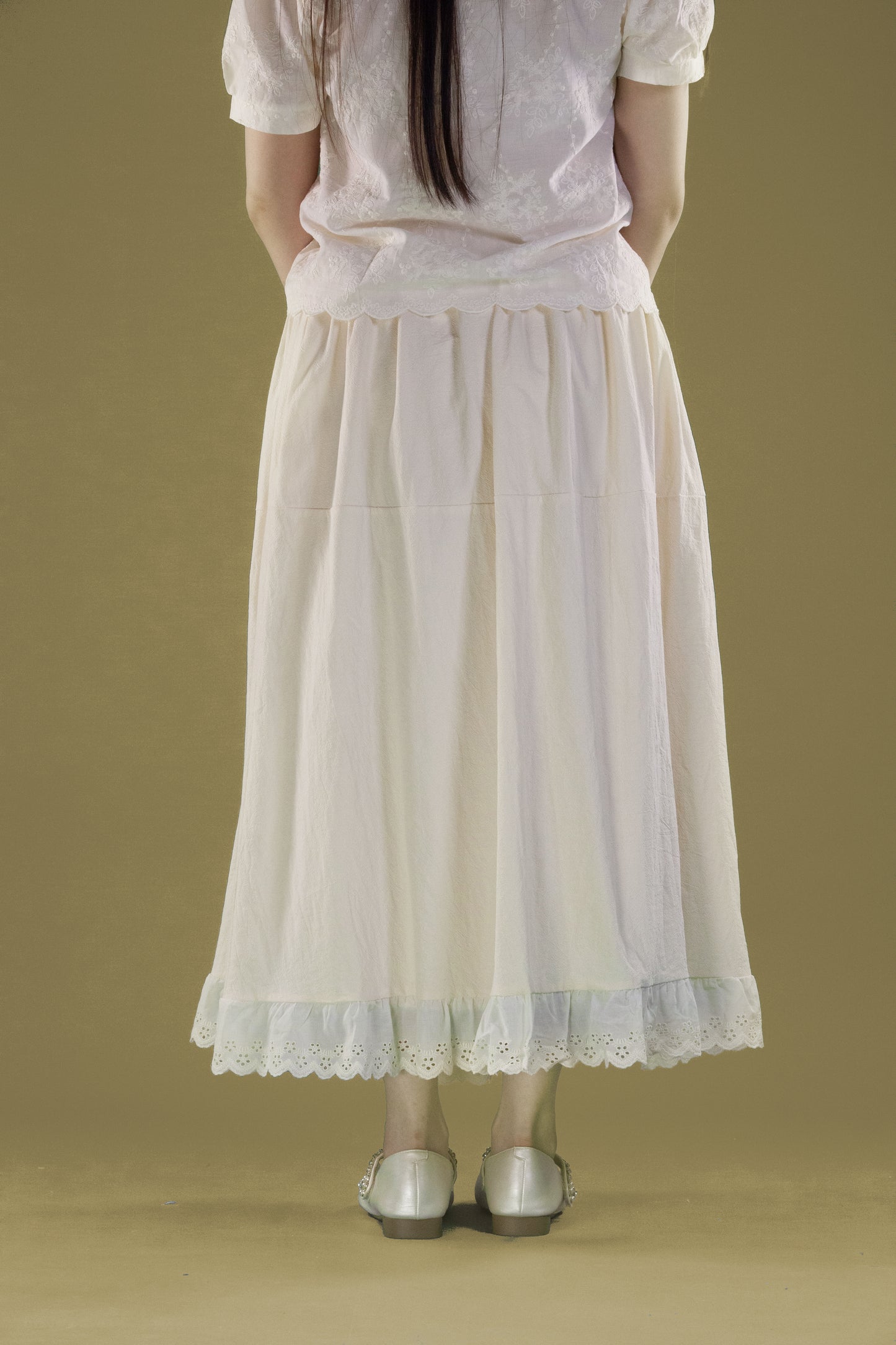 Rok Panjang Brukat Motif Rangakian Bunga