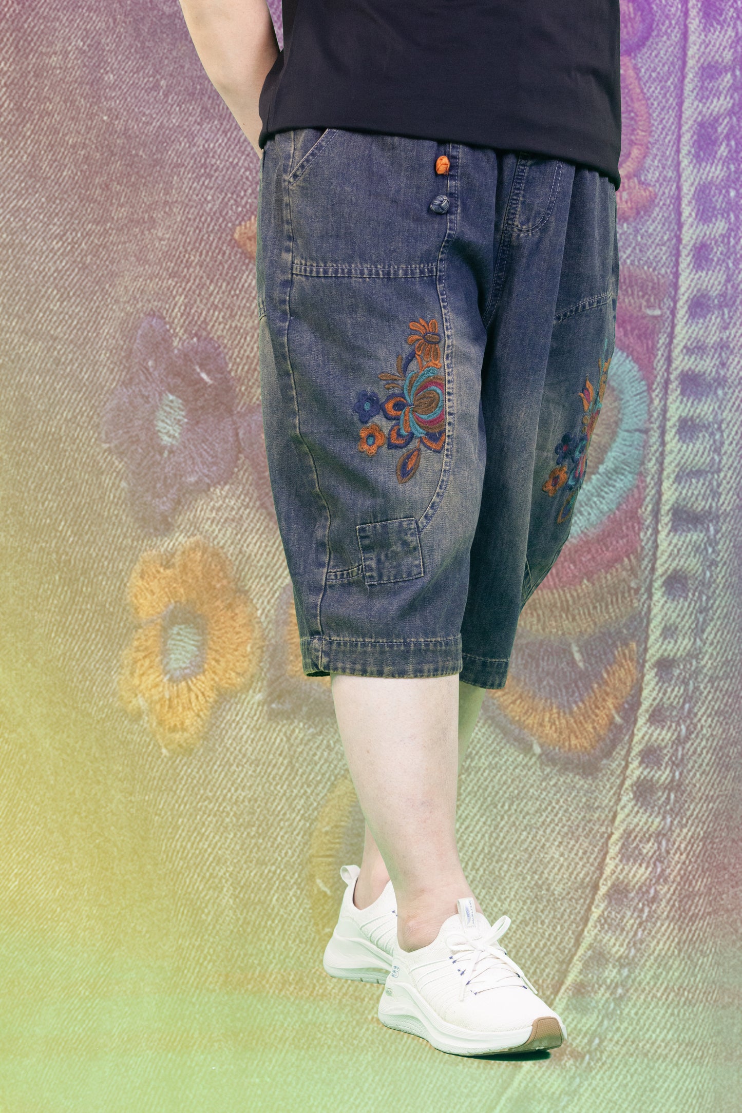 Celana Soft Jeans Motif Bunga di samping