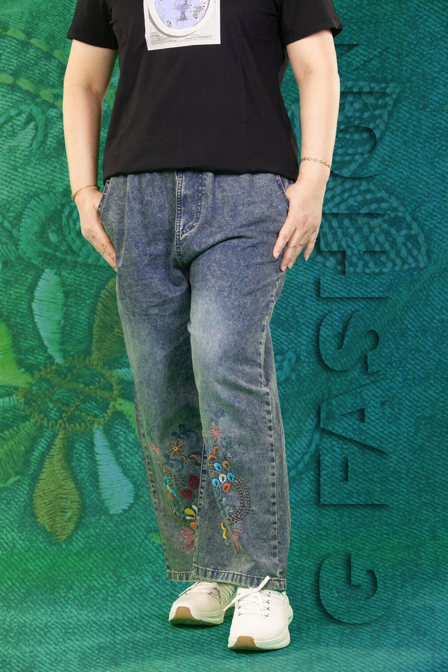 Celana Soft Jeans Motif Bunga di bawah