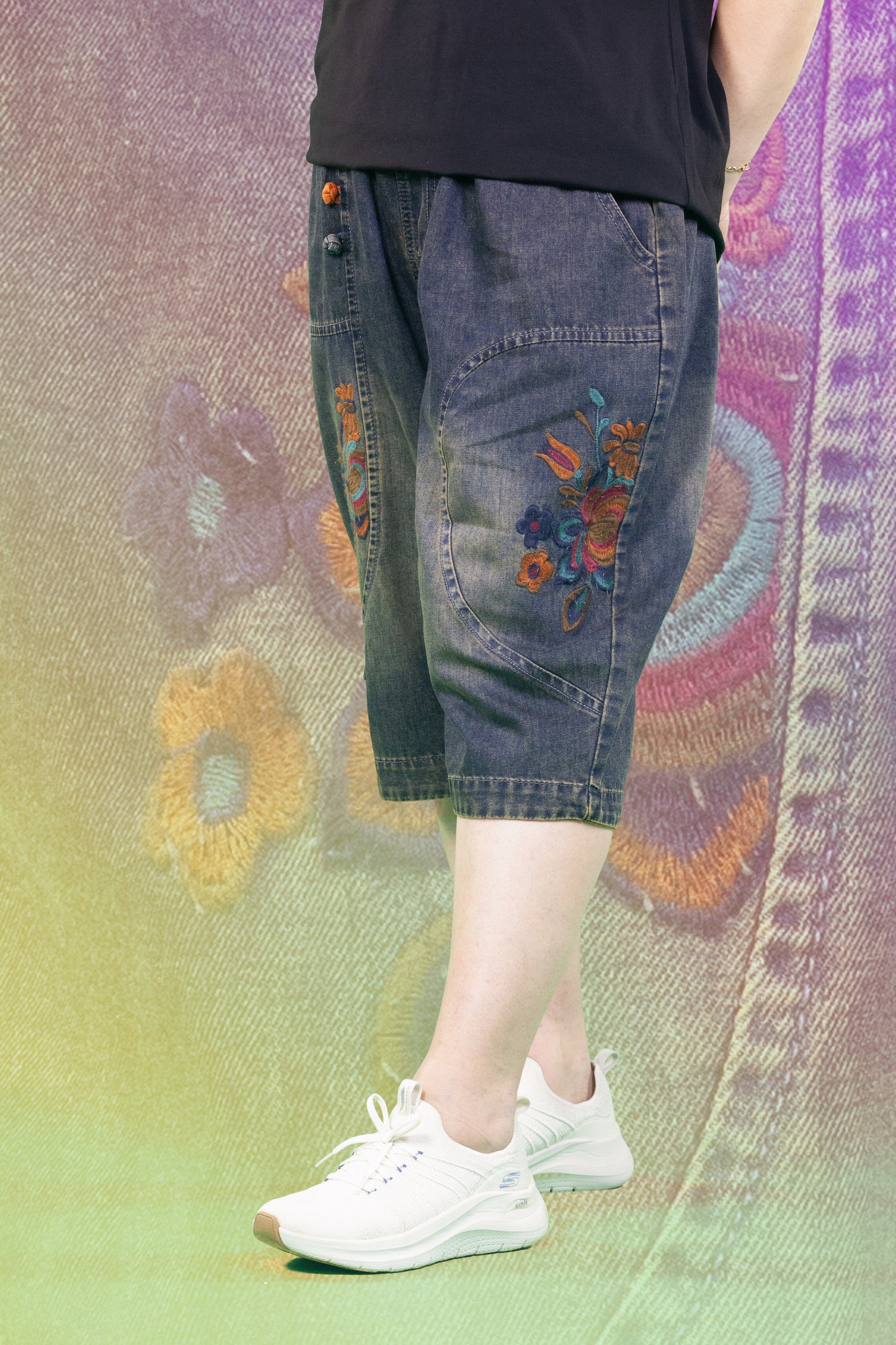 Celana Soft Jeans Motif Bunga di samping